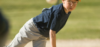 年轻的棒球投手