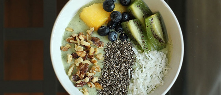 tropical teal smoothie bowl
