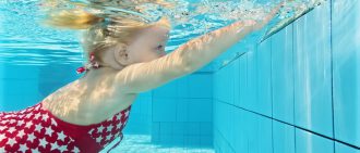 When to enroll your children in swimming lessons