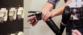 Pitt-Upmc研究人员帮助瘫痪的男人在思维控制的机器人手臂的帮助下再次感受到