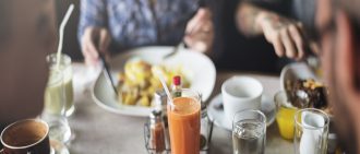 4 Ways to Eat Healthier When Dining Out
