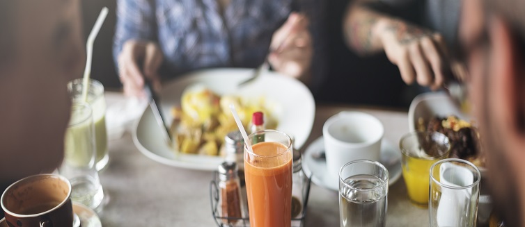 Learn how to eat healthier when in restaurants