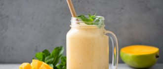 Sports Bites: Green Tea Smoothie with Mango and Pineapple