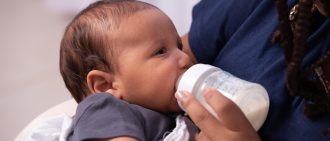 了解更多关于如何应对婴儿配方奶粉短缺的信息。