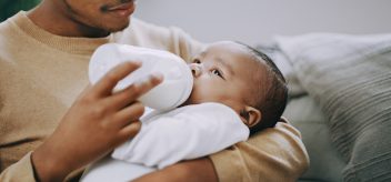 Formula Feeding Guide: How Much Formula Should You Feed a Baby?