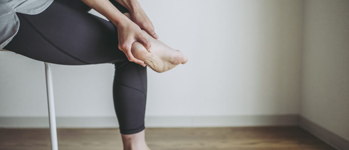 What causes foot arch pain?